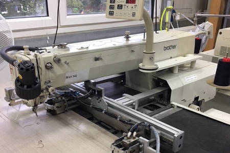 Großfeld-Nähautomat bei Niggeloh